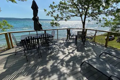 Image de Relax and play in the blue waters of Crystal Lake