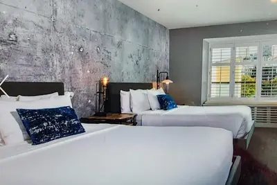 Image de Luxury Accommodations for the Big Game at Marriott Pulse!