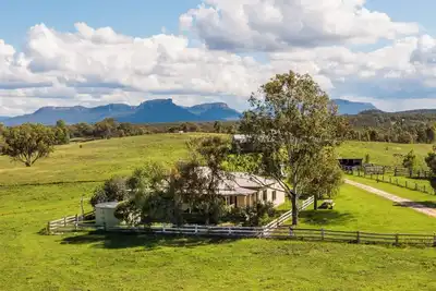 Image de Mountain-view farmhouse farmstay on the Capertee Valley Bird Trail