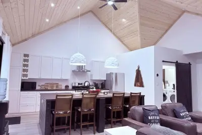 Image de Aspen Acre @ Pigeon Lake Hot Tub Fire Pit StarLink
