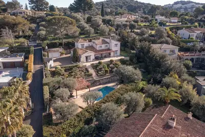 Image de Spacious 4-bedroom villa with sea view and pool