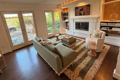 Image de Vibrant 2-bedroom condo in Seattle’s Queen Anne Neighborhood