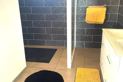 Image de Vue Mer Panoramique• Plage à 10m • Luxe, Confort & Design