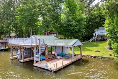 Camp Holiday| Waterfront | Pet Friendly