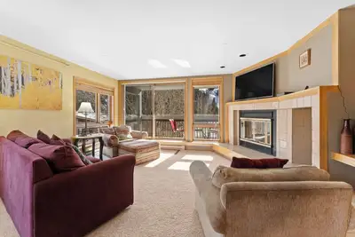 Image de Walk to Lifts Condo Nearby Dining, Pool & Hot Tub