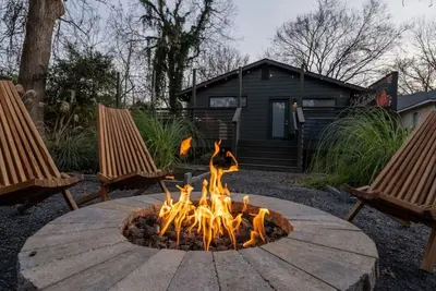 Image de Hot tub | Fire Pit | Sleeps 10 | Arcade Games