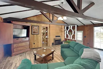 Image de Blue Haven Retreat | Private Dock, Hot Tub, Fire Pit