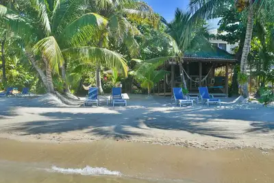 Image de Encanto Caribe Beach by Island House Vacation Rentals