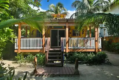 Image de Encanto Caribe Beach Cottage by Island House Vacation Rentals