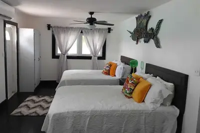 Image de Newly Listed Beachfront Open-Concept Accommodation with Beautiful Views!