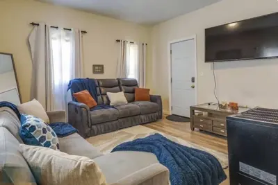 Image de New! Cozy Adventure Filled Escape Free parking