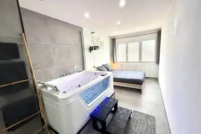 Image de \"Relax Spa Publier\" cinéma balnéo \"Maison de village\"