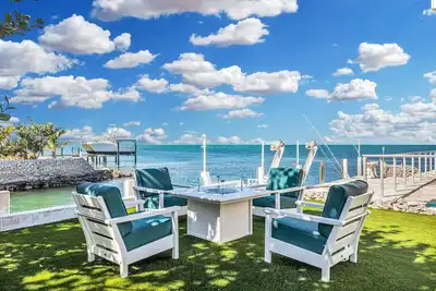 Image de Vacasa Por Cola Amarilla\n4 Bed 3 Bath Amazing Marathon Gulffront Sunset Property