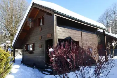 Image de Chalet « 6p Simple - Patchy » avec vue sur la montagne, terrasse privée et Wi-Fi