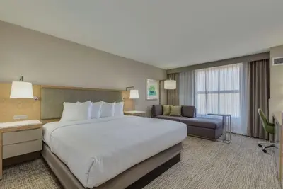 Image de Enjoy an Eco-Certified Stay with Heated Pool, On-Site Dining, and I‑10 Access