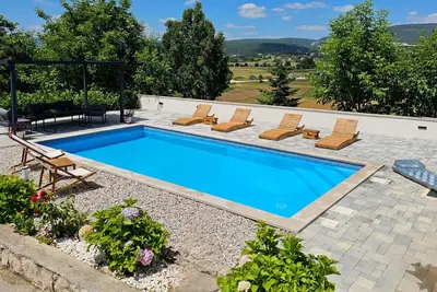 Image de Fantastic 4-bedroom Villa with pool and tennis court