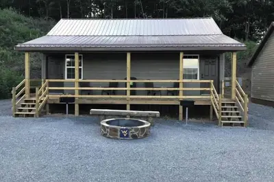 Image de Cozy 1-bedroom cabin in lovely Bluewell located at Gold & Blue cabins