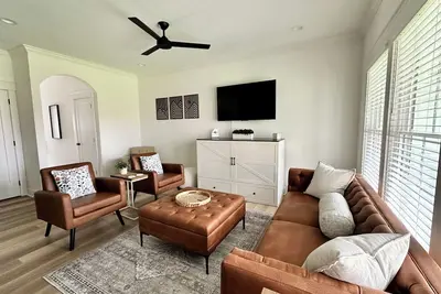Image de Brand New Upscale 3br Townhome • 12 min to Liberty • Sleeps 8 • Pet Friendly