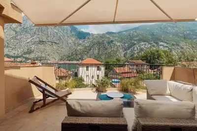 Image de Lux 3-bedroom Apartment With Sea View 900m from Historic Old Town Centre