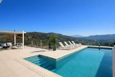 Image de Finca Moderna w/Private Pool & Views/Tolox