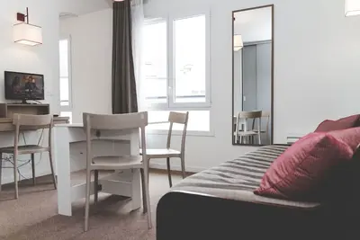 Image de Cosy studio 4p au cœur du centre-ville | Wifi + Tv