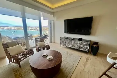 Image de Luxury Marina-View Villa with Stunning Sunset Views Near Malecón