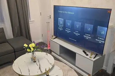 Image de Cozy, Central & Clean-The Ideal Two-Bedroom Apartment for Your Next Gataway