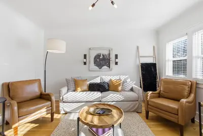 Private 2br Ferndale Flat - Walk to Downtown!