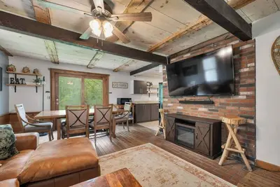 Image de New! Nh Getaway l Hot Tub l NearWhiteMountain