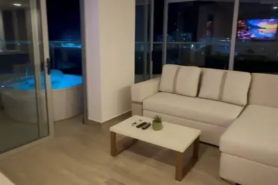 Image de Luxury  brand new 3 bedroom Apartment with private Jacuzzi