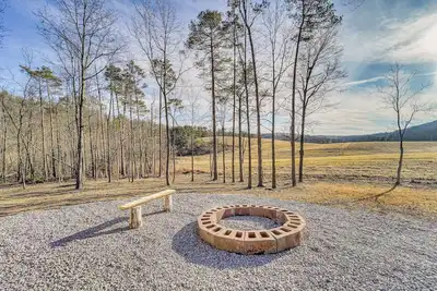 Image de Hike, Ski & Swim: Hopewell Cabin w/ Rolling Views