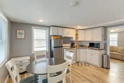 Image de Walk to Public Beach Access! Breezy Hampton Condo