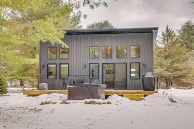 Image de On-Site Trails & Trout Stream! Nw Michigan Escape