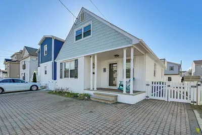 Tranquil Beach Haven in Family-Friendly Brigantine