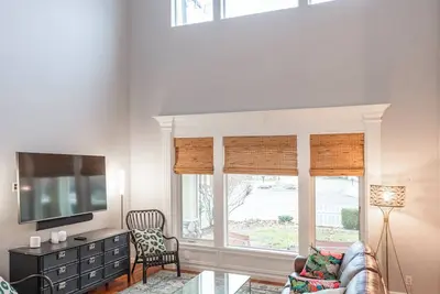 Image de Upscale 2br/2ba Quiet & Comfortable Modern Retreat