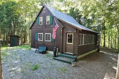 Image de Quaint 1 Bedroom/1 Bath streamside Timber Frame cabin minutes from Lincoln, Me.