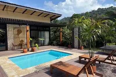 Villa Yakole– Spacious Tropical Retreat