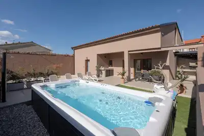 Image de House 2415/192055 (Istria - Vodnjan), 5500m from the beach