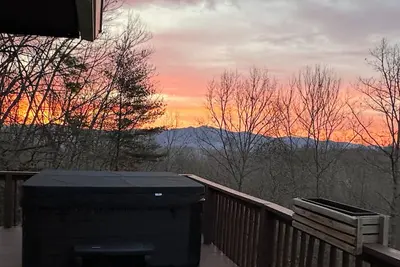 Image de Cozy 3-bedroom house in tranquil Franklin with hot tub and game room