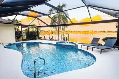 Image de New Listing! Electric-Heated Pool Home on Lake - Villa Dawn - Swfl Rentals