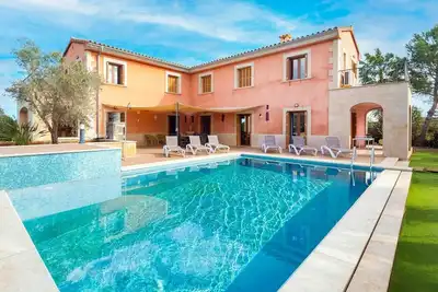 Spectacular villa with pool for 10 people.