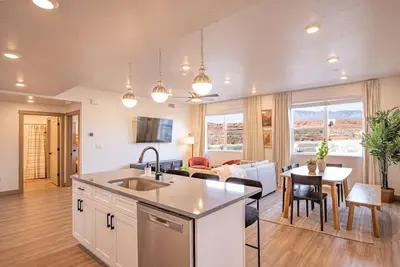 Image de Modern 2 bed 2 bath Condo at Terra