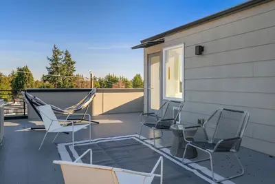 Image de Golden Gardens 3br Retreat: Steps From Beach Park