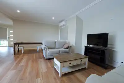 Image de Explore the great South West in comfort.