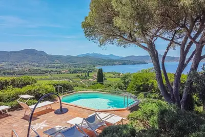 Image de Villa with Infinity Pool and Stunning Views over the Gulf of Portoferraio.