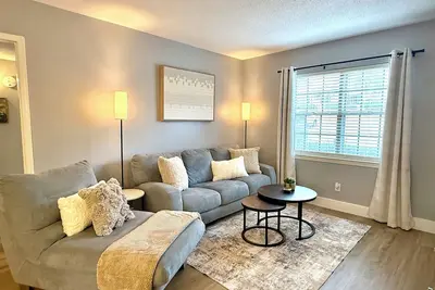 Image de Samford Serenity in Homewood- 1min to Samford, 5 mins to Uab, Central Location!