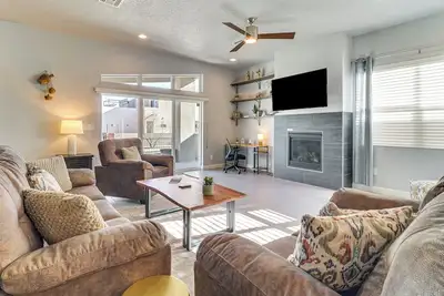 Convenient Albuquerque Escape w/ Yard: Off I-25!