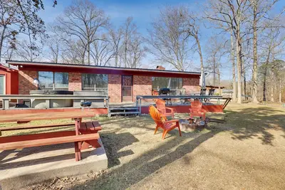 Image de Hot Tub, Lake Access! Angler’s Escape in Hemphill