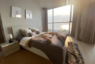 Image de Grand espace de luxe avec vue sur la mer pour le confort et la joie