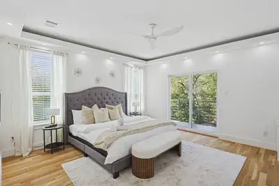 Image de Upscale Group Getaway / Sleeps 25, Downtown Dallas